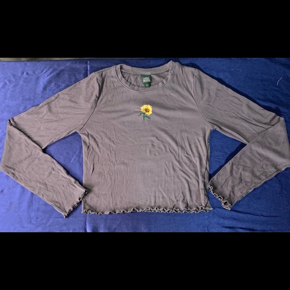 Gray cropped long sleeve shirt